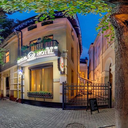 Pid Templem Hotell Ivano-Frankivsk Exteriör bild