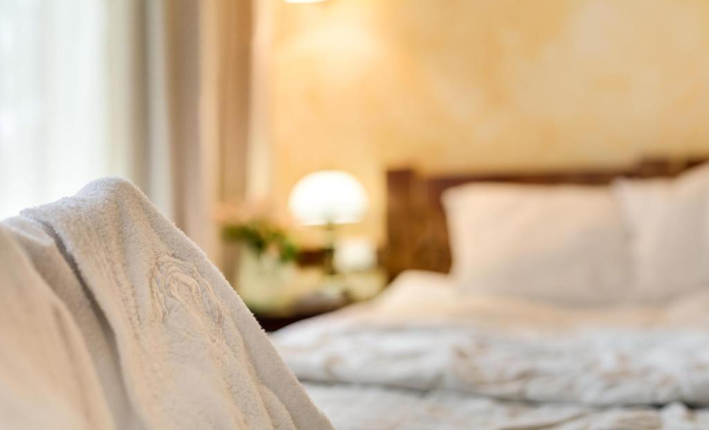 Pid Templem Hotell Ivano-Frankivsk Rum bild