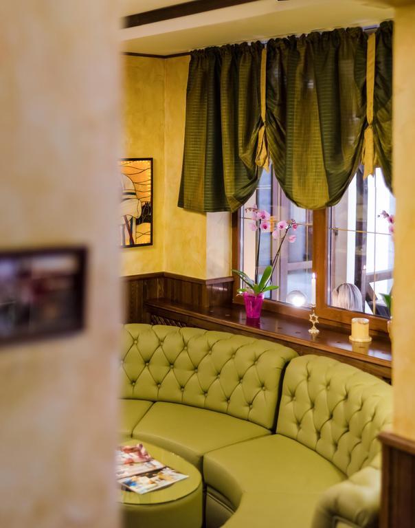 Pid Templem Hotell Ivano-Frankivsk Exteriör bild