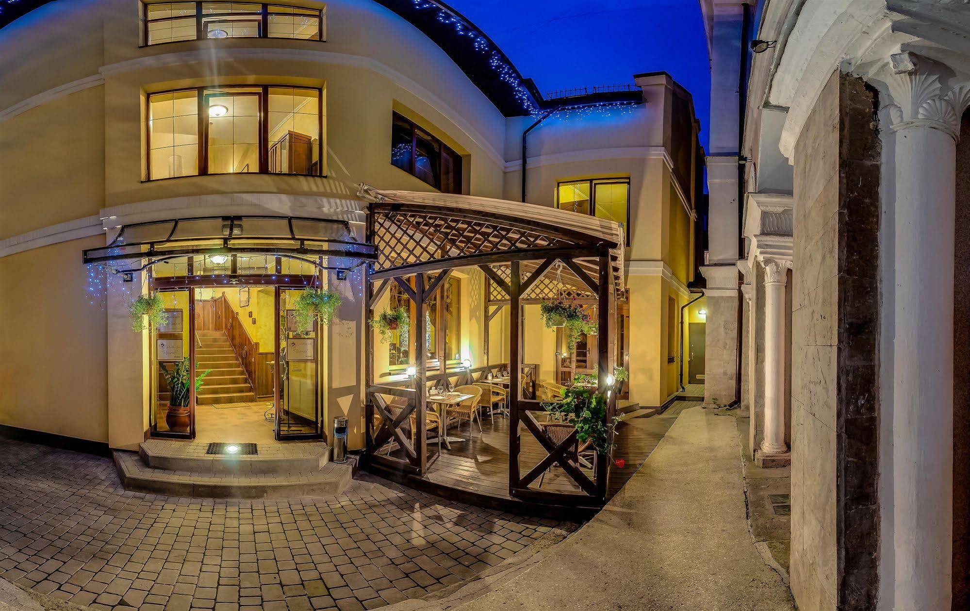 Pid Templem Hotell Ivano-Frankivsk Exteriör bild