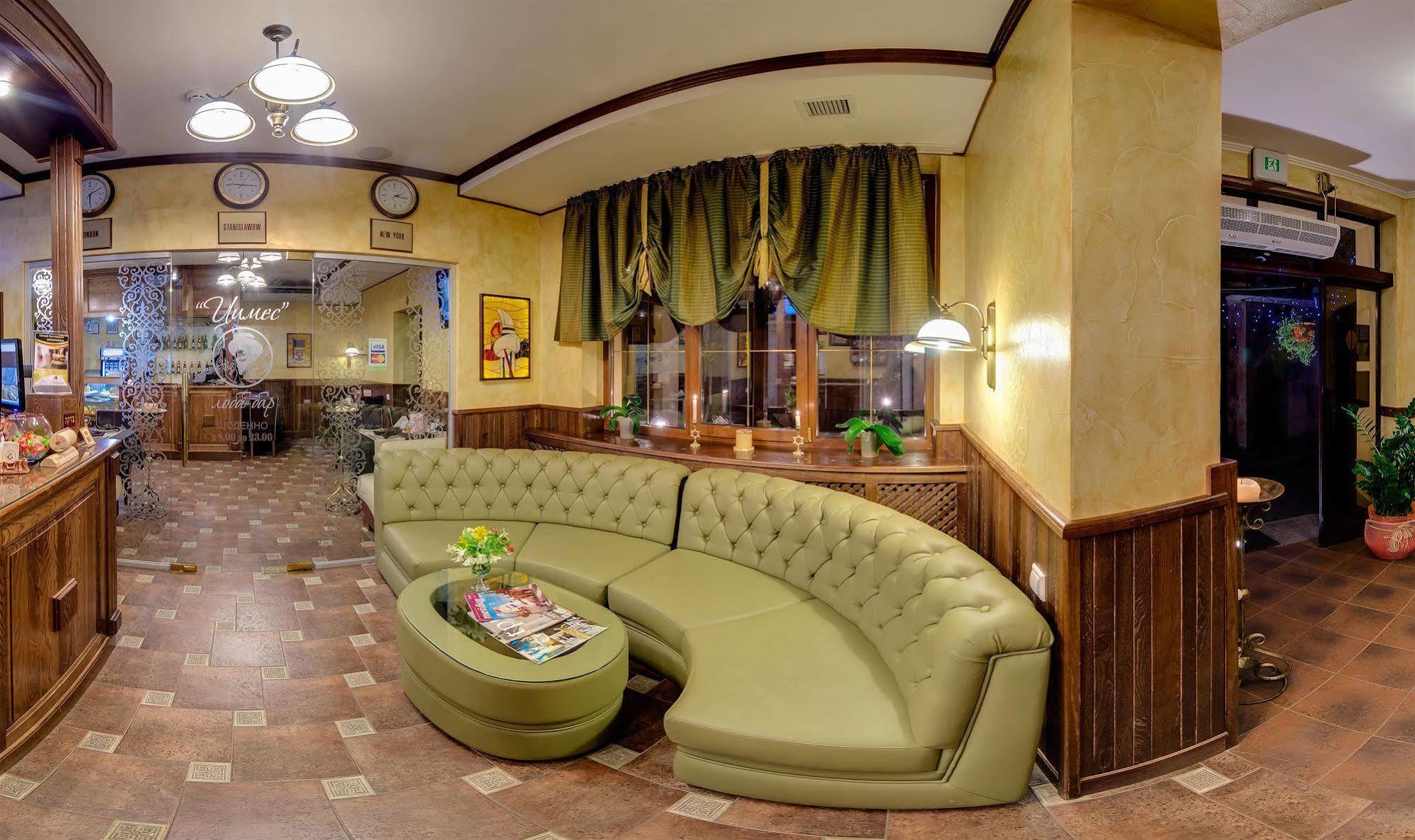 Pid Templem Hotell Ivano-Frankivsk Exteriör bild