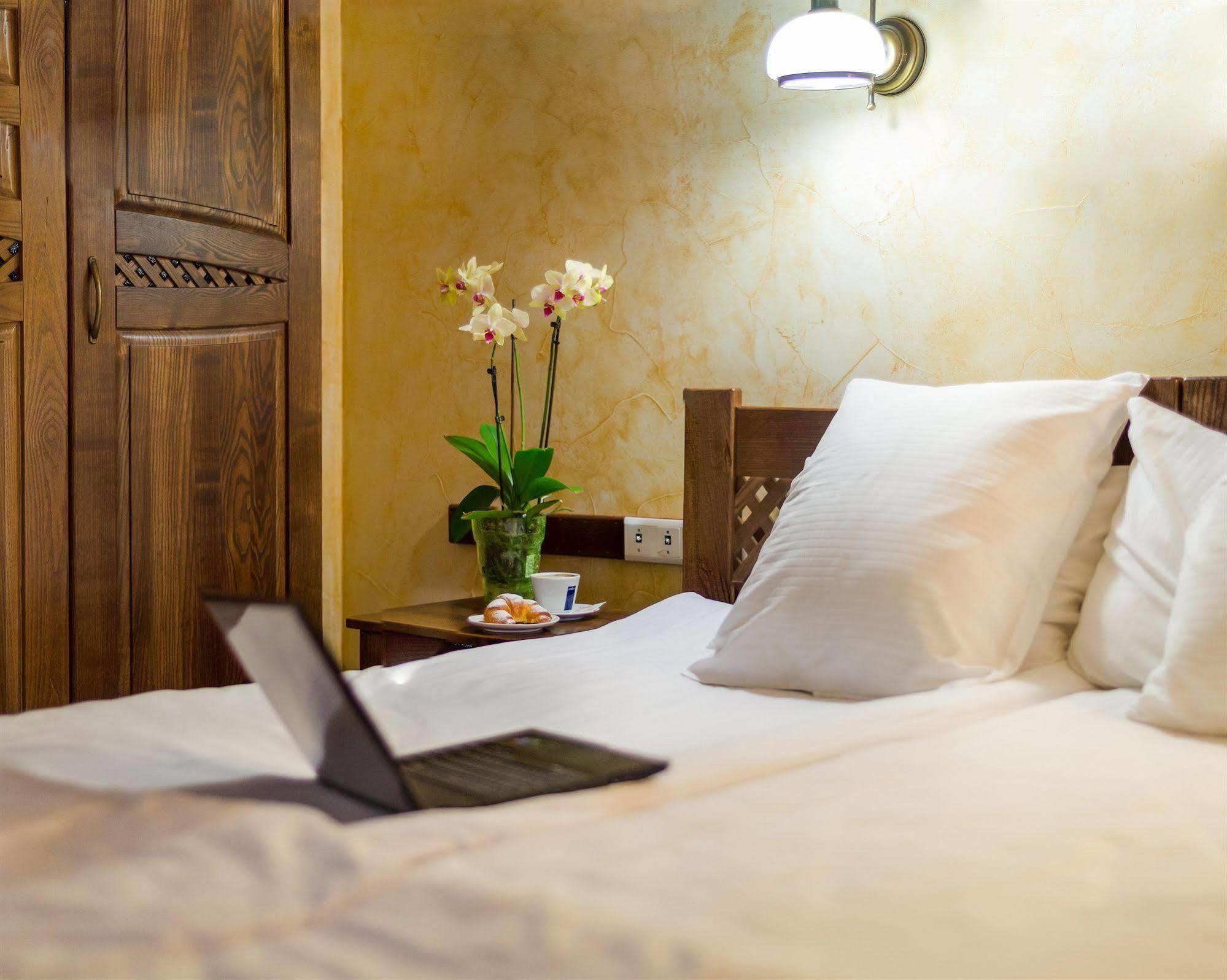 Pid Templem Hotell Ivano-Frankivsk Exteriör bild