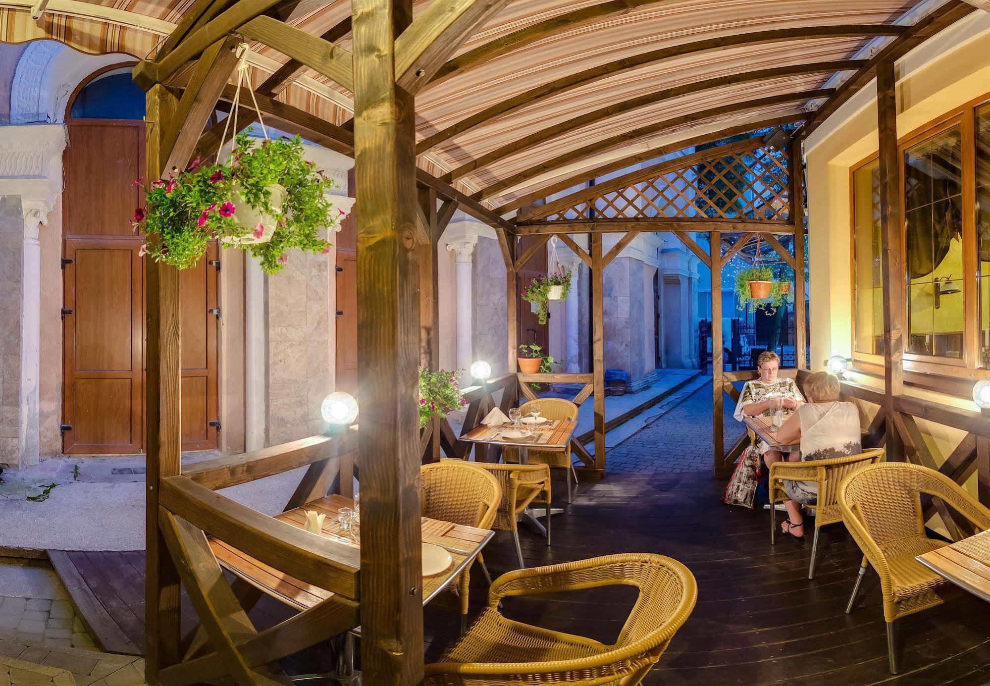 Pid Templem Hotell Ivano-Frankivsk Exteriör bild